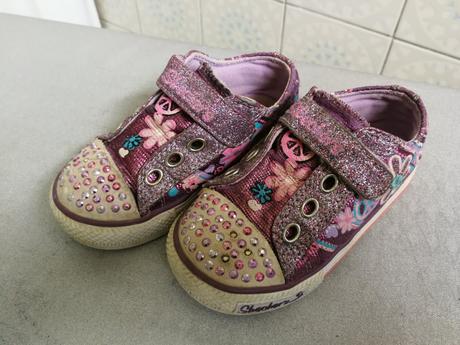 Svietiace 22, skechers,22