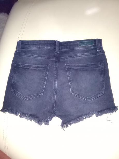 Ponúkam riflové kraťase, c&a,36