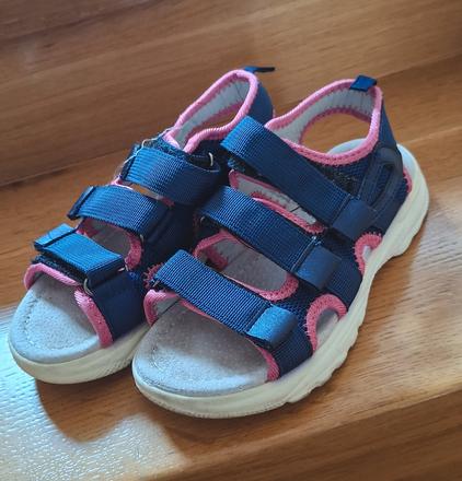 Športové sandálky, 33