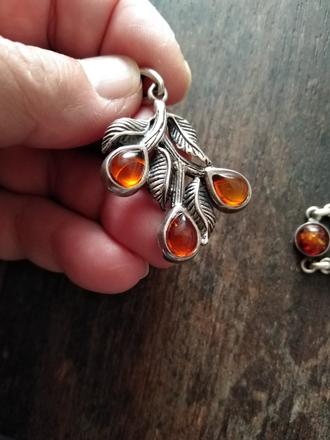 Strieborné šperky s jantárom,