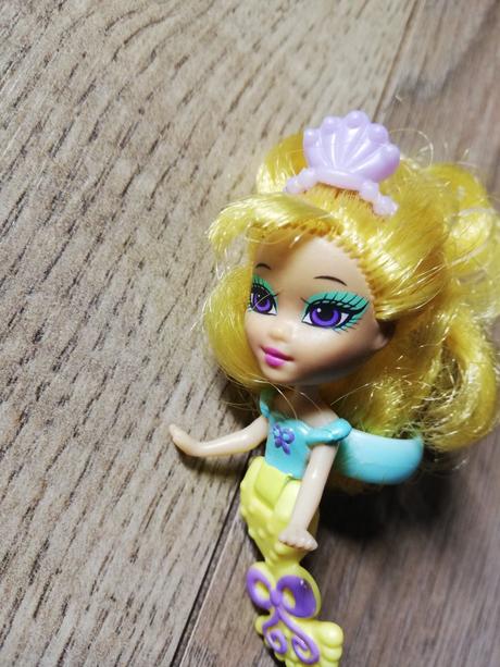 Prívesky a prsteň, 