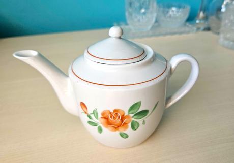 Malý porcelánový čajník, vintage, zn. d.p.r.k.,