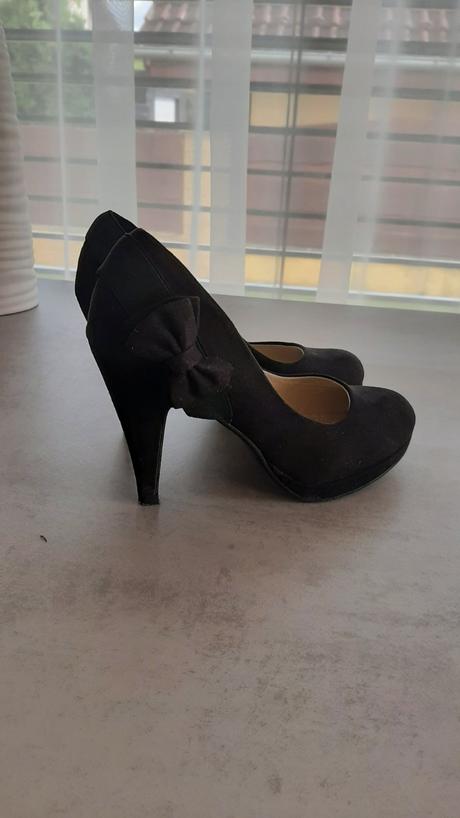 Lodičky s mašľou, 37