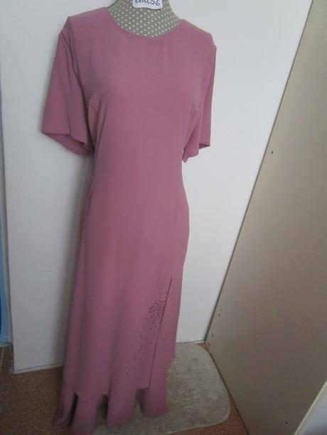 3087. spol. šaty, 50