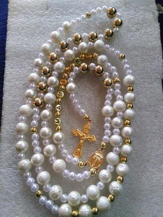 Ruženec s menom a dátumom, 