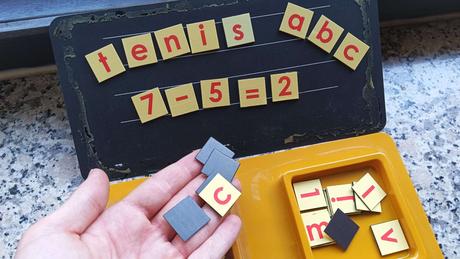 Magnetky abeceda a čísla, 