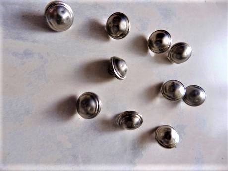 Strieborné gombíky /10 ks,