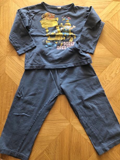 Dvojdielne pyžamo bob staviteľ, 104