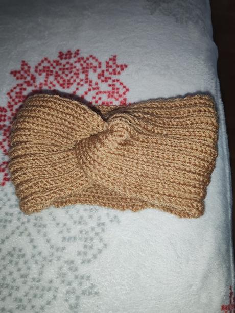 Pletená hneda čelenka, 