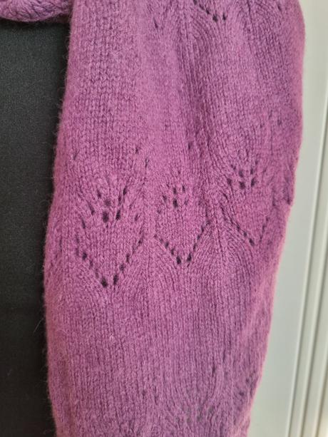 Pletený fialový zaujímavý šál, 