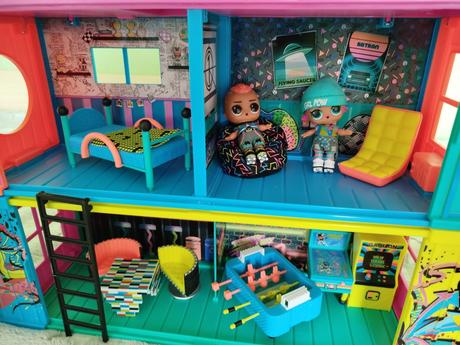 L.o.l. dom  surprise clubhouse playset, 