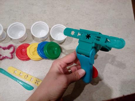 Naradie na plastelinu, 