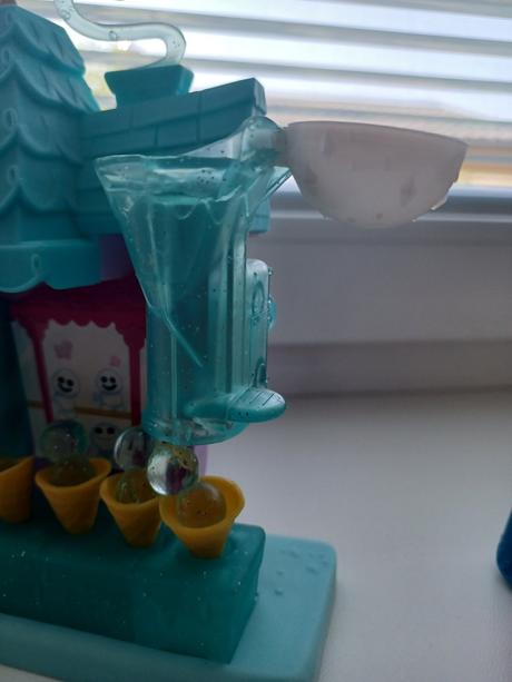 Frozen zmrzlinový stánok, 