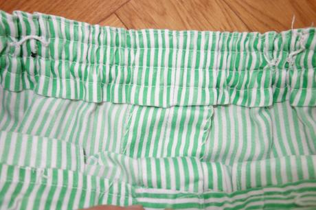 Pásikavé kraťasy, 128