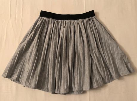 Trblietkavá skladaná sukňa, 134