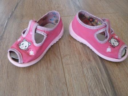 Sandálky plátené, 23