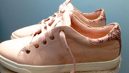 Sneakersy lakované, 40