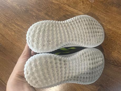 Platené tenisky v. 31, 31