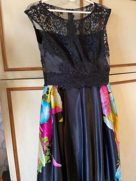 Stylove dámske spoločenské šaty, s