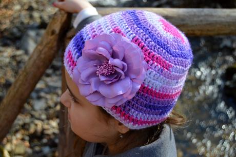 Háčkovaná čiapočka s kvetom, <50 - 158