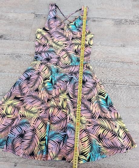 Šaty s farebnými pierkami, c&a,s