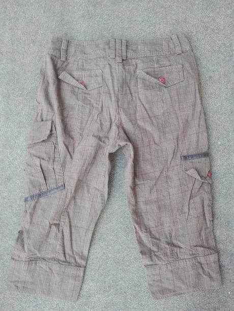 Tmavosivé tristvrtove nohavice karovane.., 40