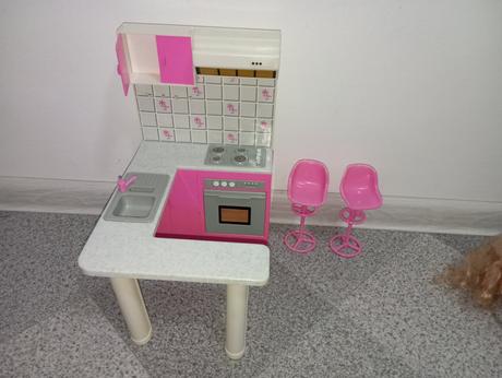 Barbie kuchyňa, barový pult, stoličky, riady, 