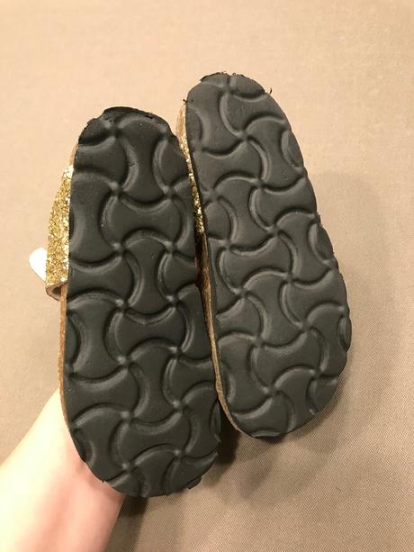 Zlate sandálky ligotavé, 24