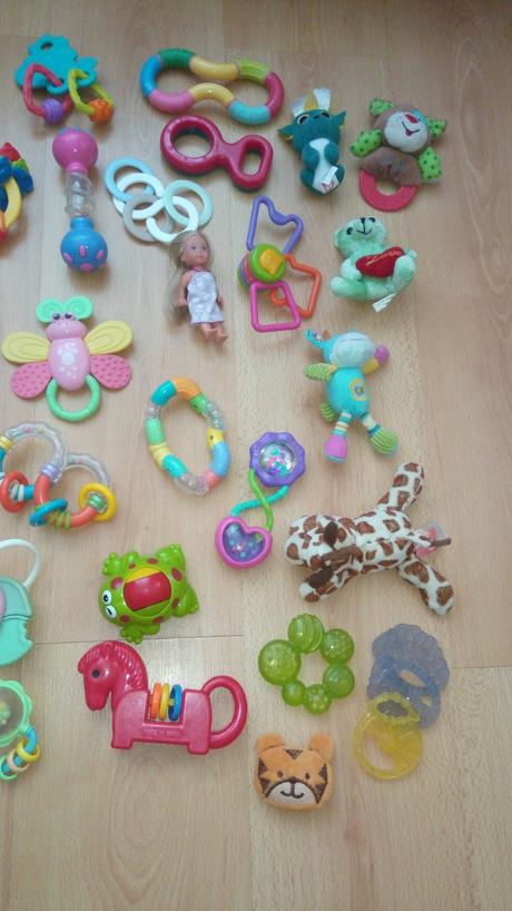 Hrkálky a prvé hračky pre bábätka,