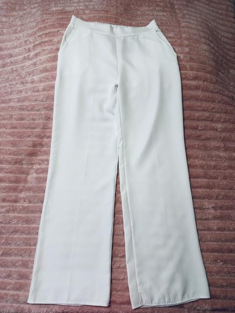 Biele rozšírené elegantné nohavice s 2 vreckami, l / m
