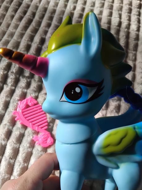 Jednorožec na česanie, 