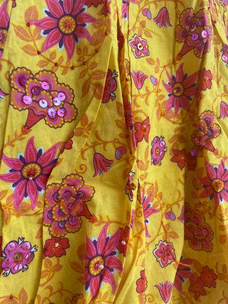 Letné šaty s kvietkami, 110