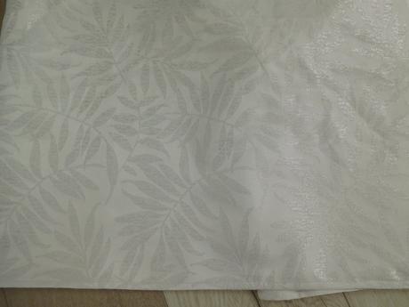 Závesy bielo perleťové vzorované, 