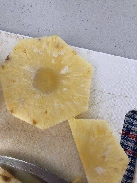 Biele miesta na ananáse