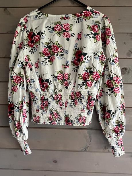Nádherný romantický top, vero moda,s