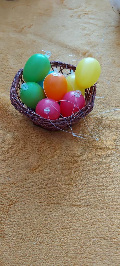 Krabičky veĺkonočné, plastové vajíčka v košíku,dre, 