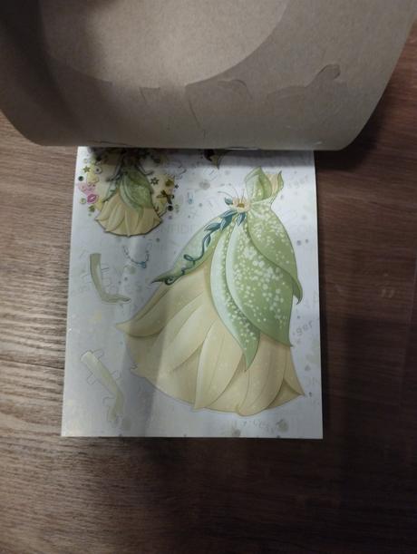 Papierové bábiky obliekacie, 