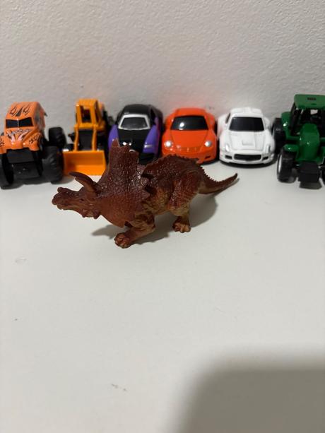Autíčka a dinosaury, 