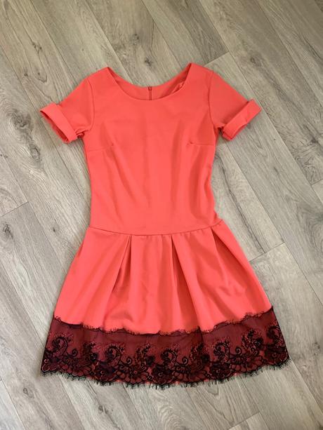 Dámske šaty vhodné pre veľkosti s/m, s