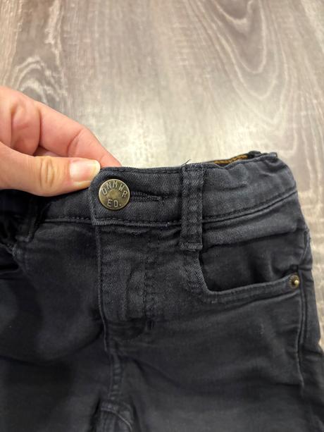 Zara čierne vyšuchane rifle na 4-5 rokov, zara,110