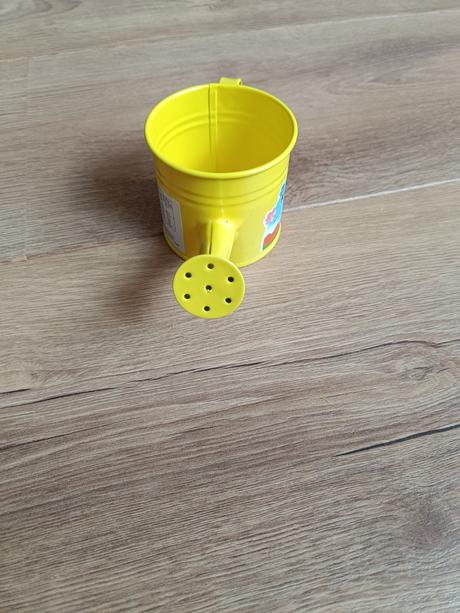 Zlta krhlicka kinder, 