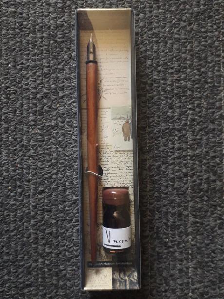 Kaligrafia fantasy vintage perá, 