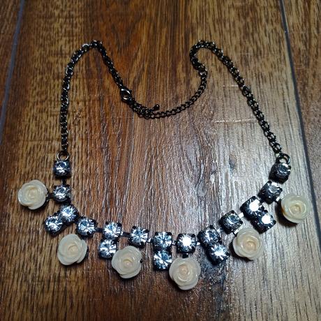 Náhrdelník s ružičkami, 