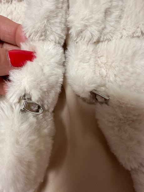 Krásna mäkučká béžová vesta s kapucňou zn. magenta, l / m