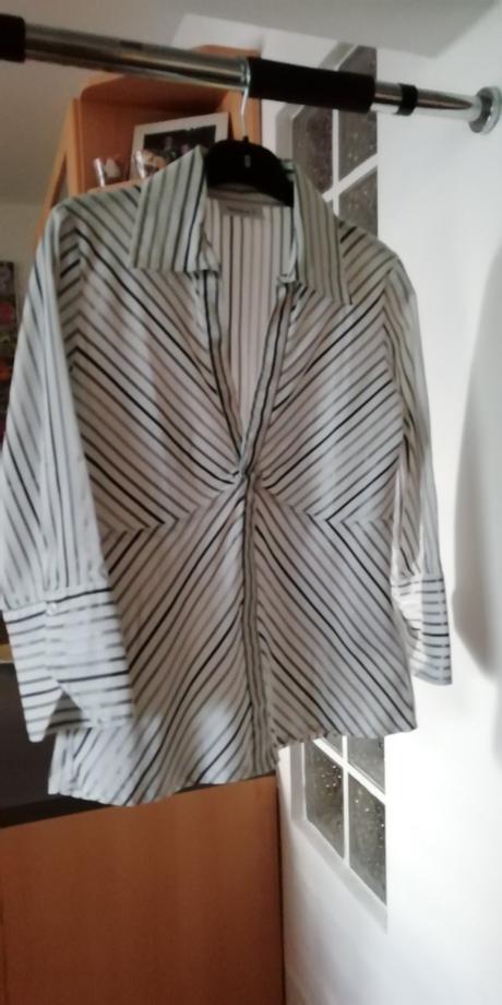 Blúzka so striebornými pásikmi bez poskodeni, yessica,38