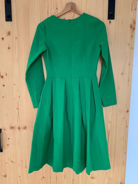 Prenadherne elegantne saty, 36 / s