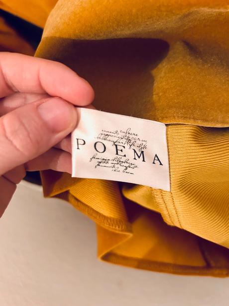 Zamatové šaty zn. poema, s