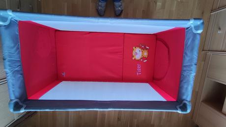 Cestovná postieľka a ohrádka v jednom baby design, 