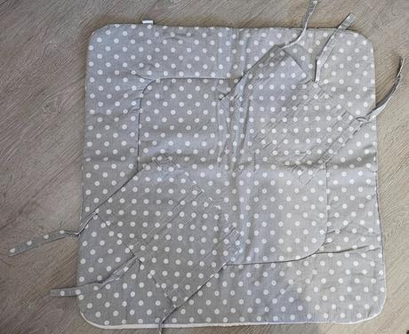 Klasická šnurovacia zavinovačka sivá s bodkami, 