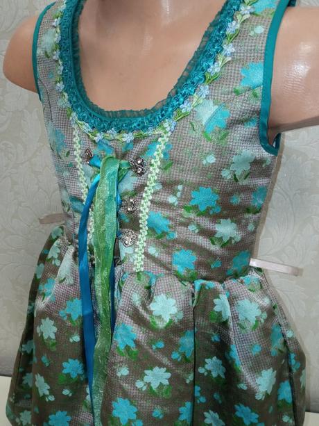 Dievčenské kvetované elegantné šaty (110-116), 110